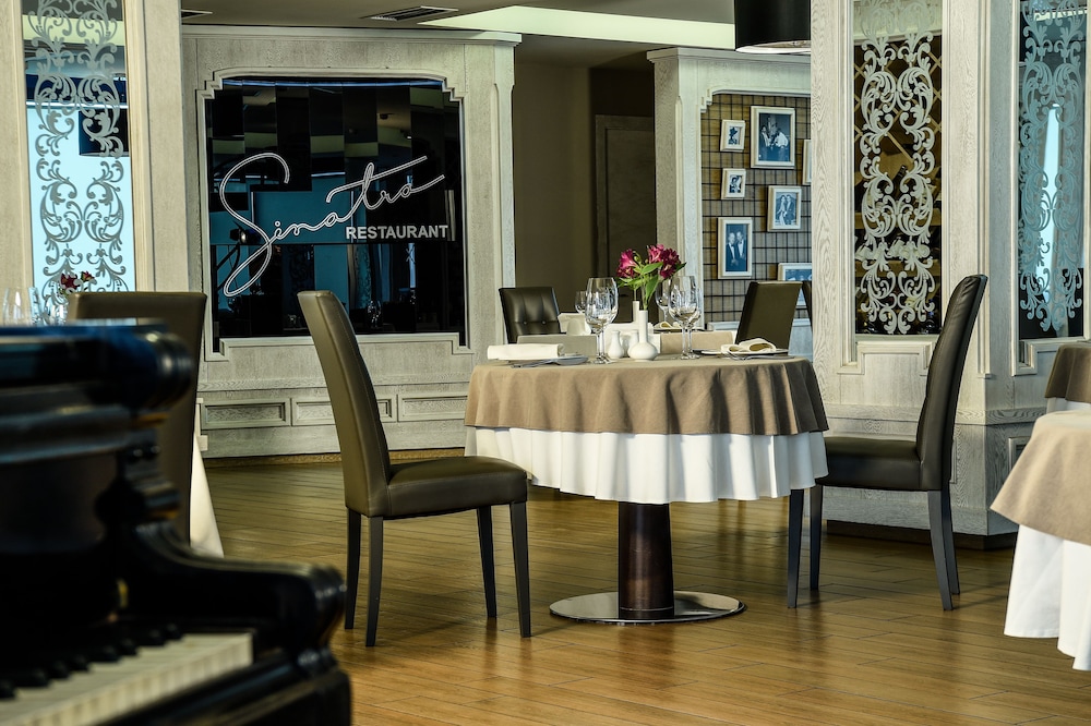 Opera Suite Hotel 42/50