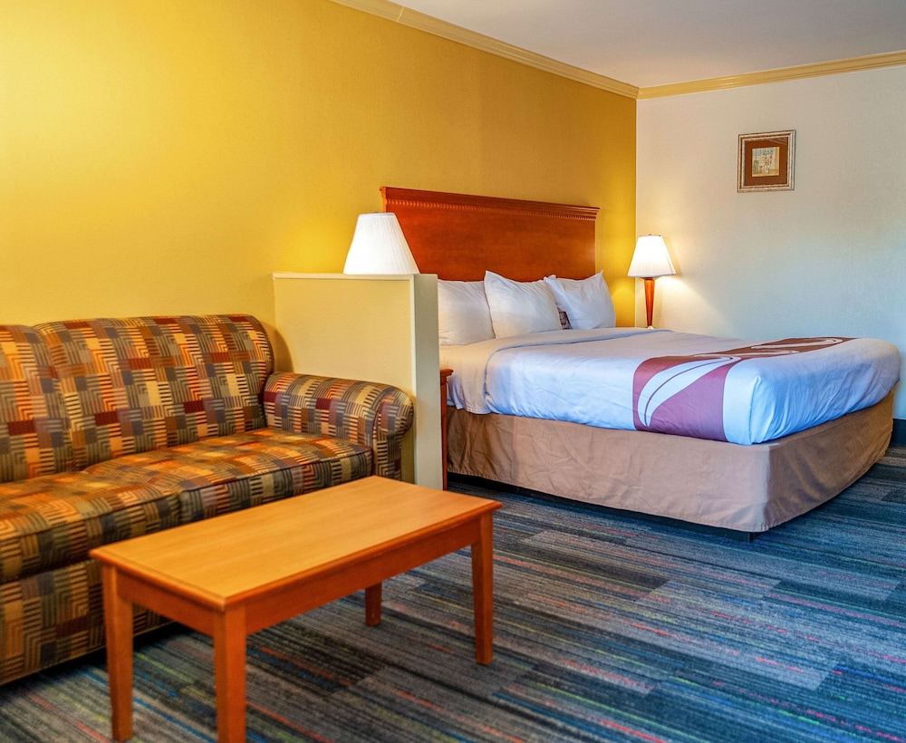 HIBISCUS Inn & Suites 19/43