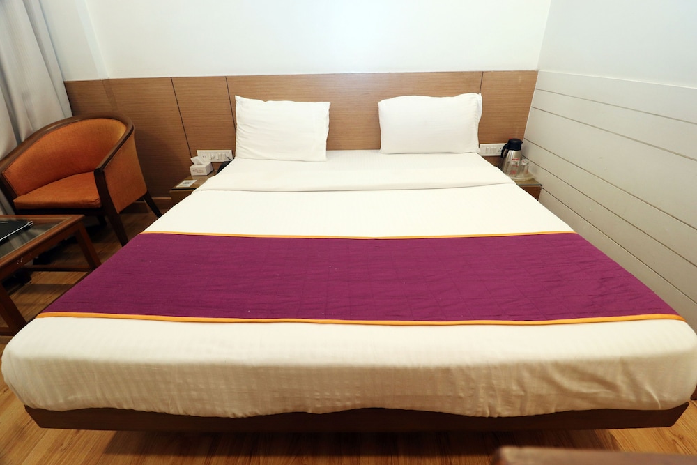 Hotel Rajhans Regent 24/48