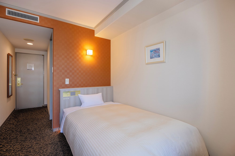 ROOM, SINGLE, SEMI DOUBLE BED
