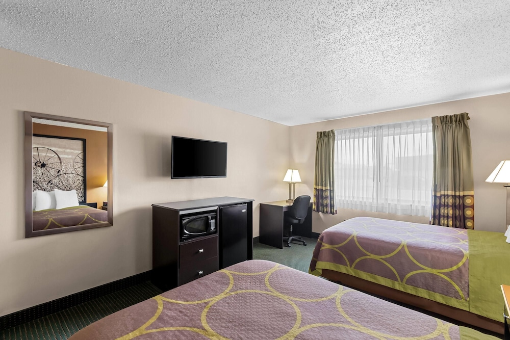 Super 8 by Wyndham Jefferson 27/42
