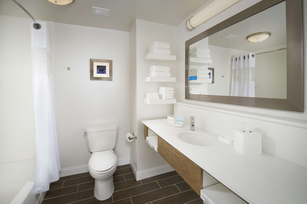 Hampton Inn & Suites Syracuse/Carrier Circle 17/47