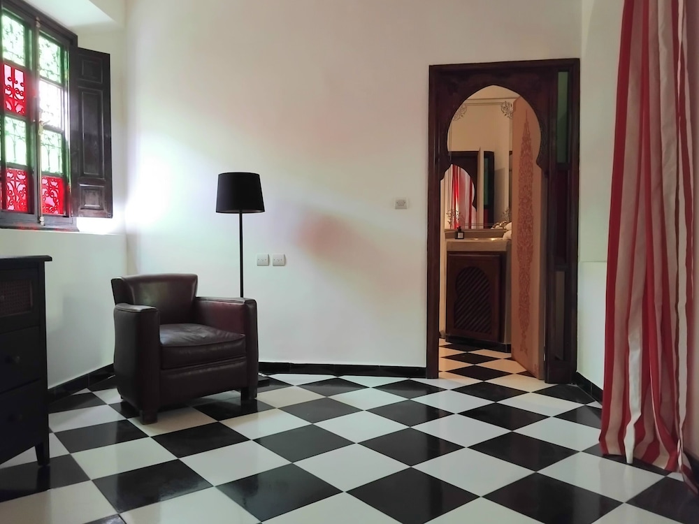 Riad Yakimour 10/48