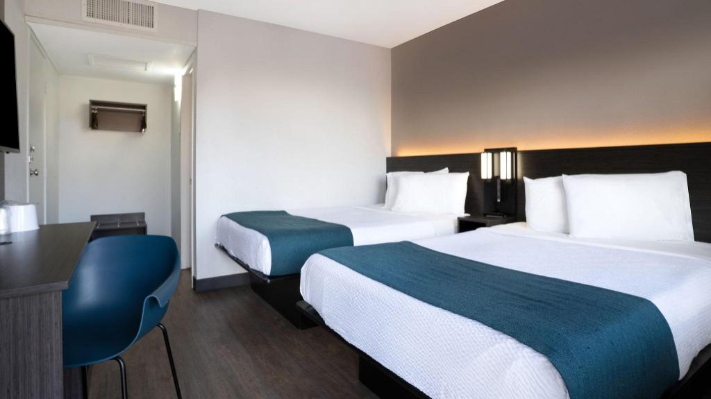 2 Full Beds - Non-Smoking