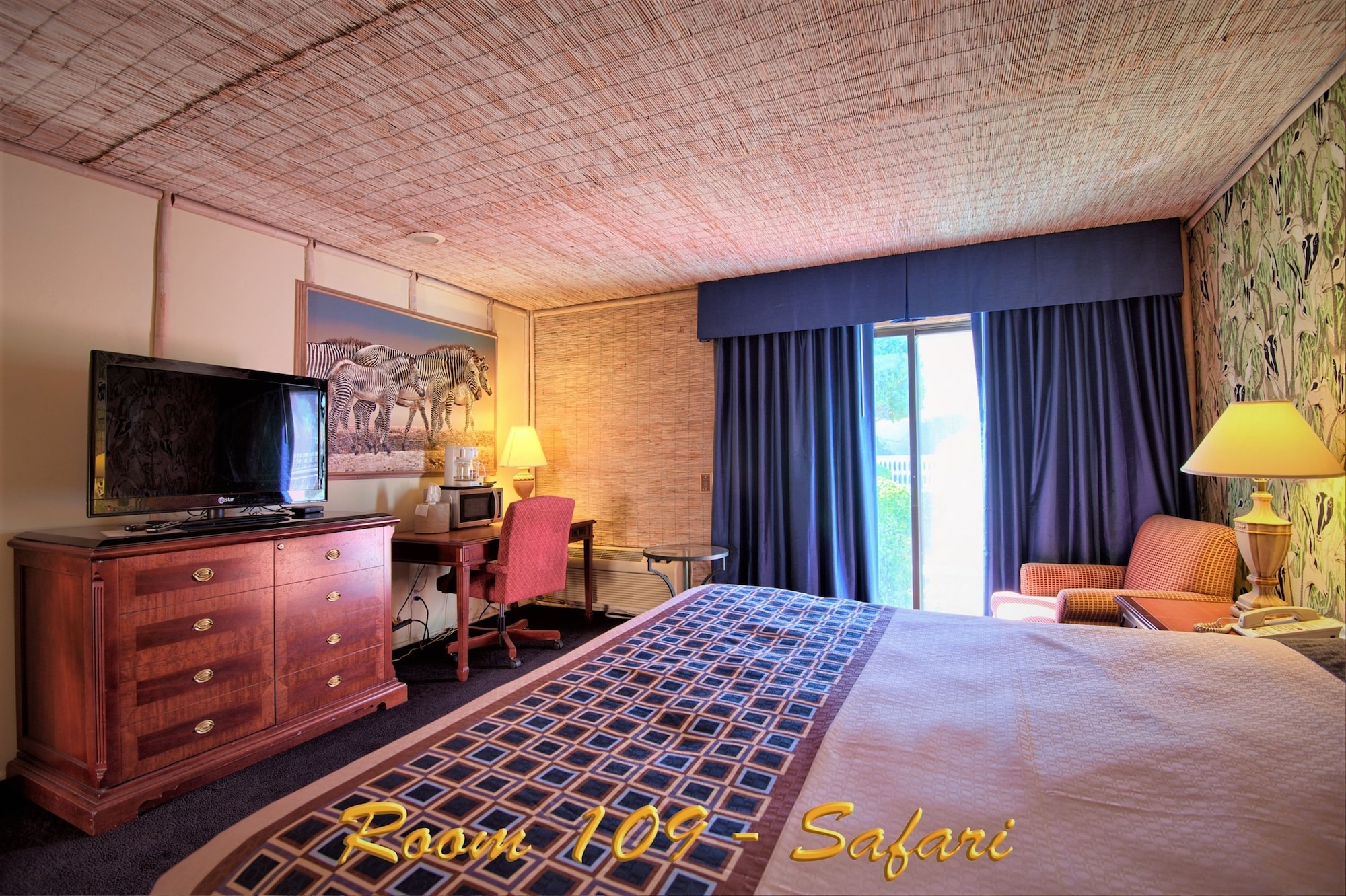 Paradise, Suite, King Bed, King or Queen Bed, Jetted Tub