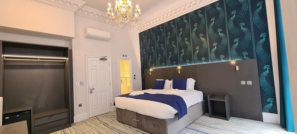 Commodore Hotel London 32/55