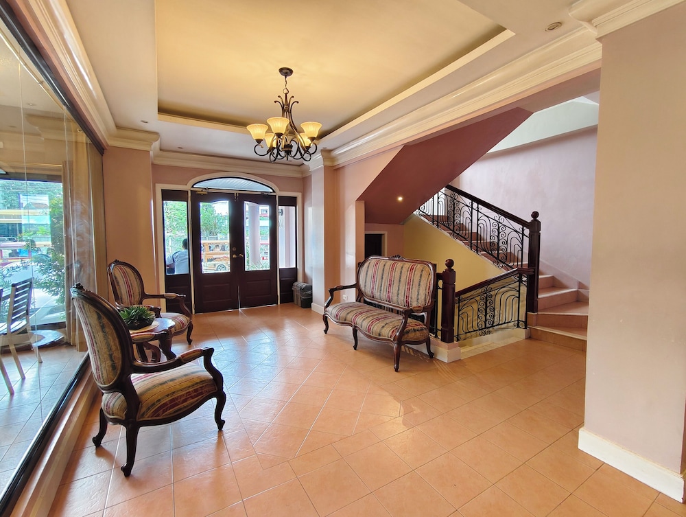 Casa Leticia Business Inn 40/57