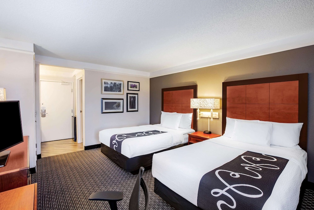 La Quinta Inn & Suites by Wyndham Houston Baytown East 18/47