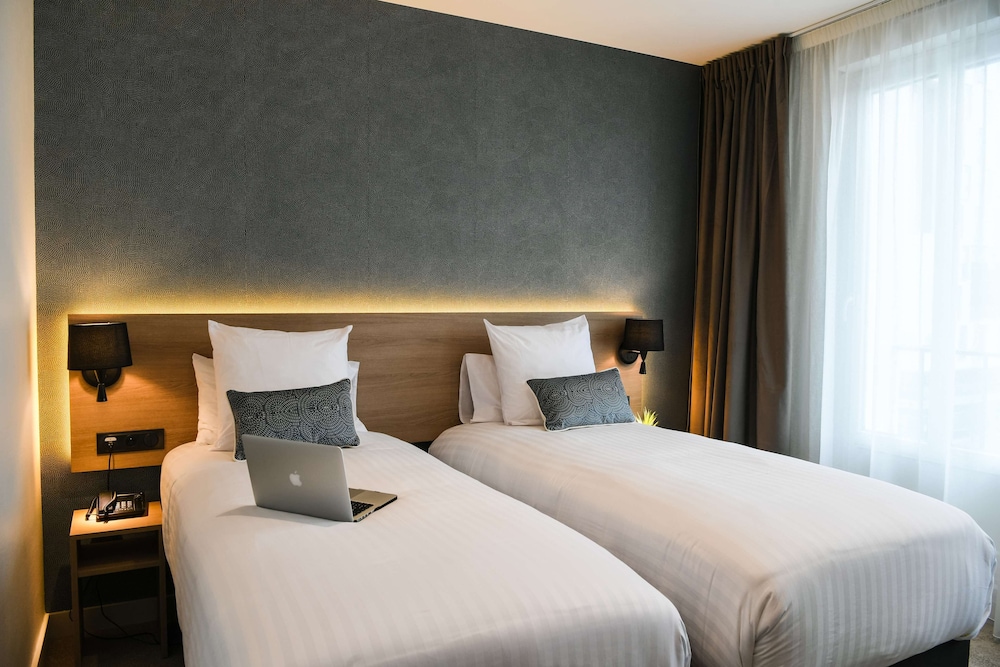 DELUXE, TWIN BEDS