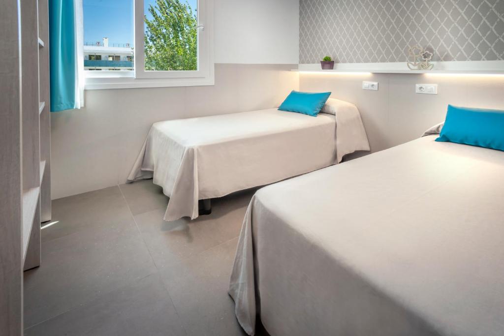 2 BEDROOMS, APARTMENT, SEA VIEW