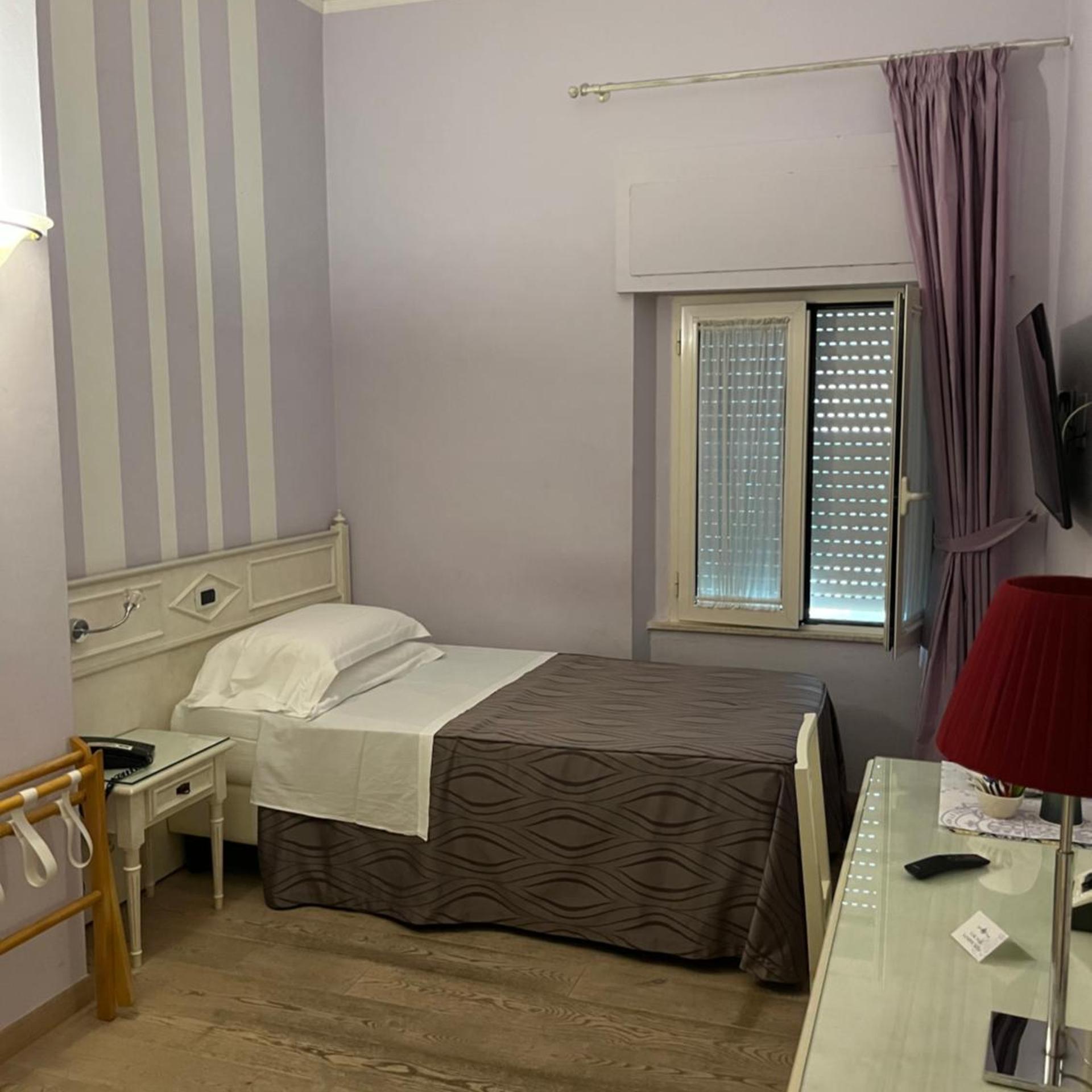 غرفة مفردة بإطلالة على الحديقة، Hotel London 4/8
