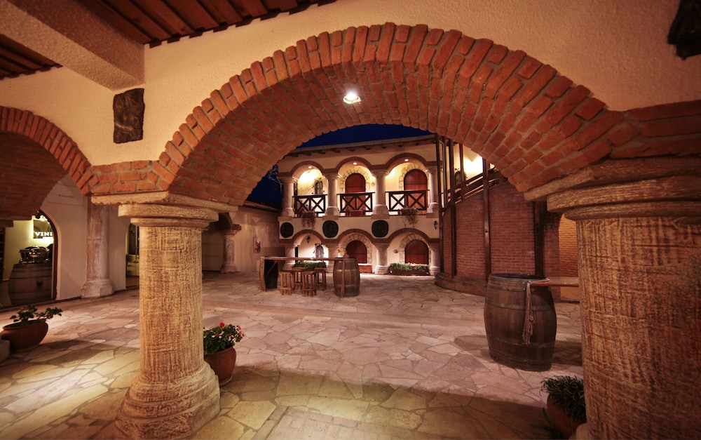 Vinifera Vineyards Hotel 25/50