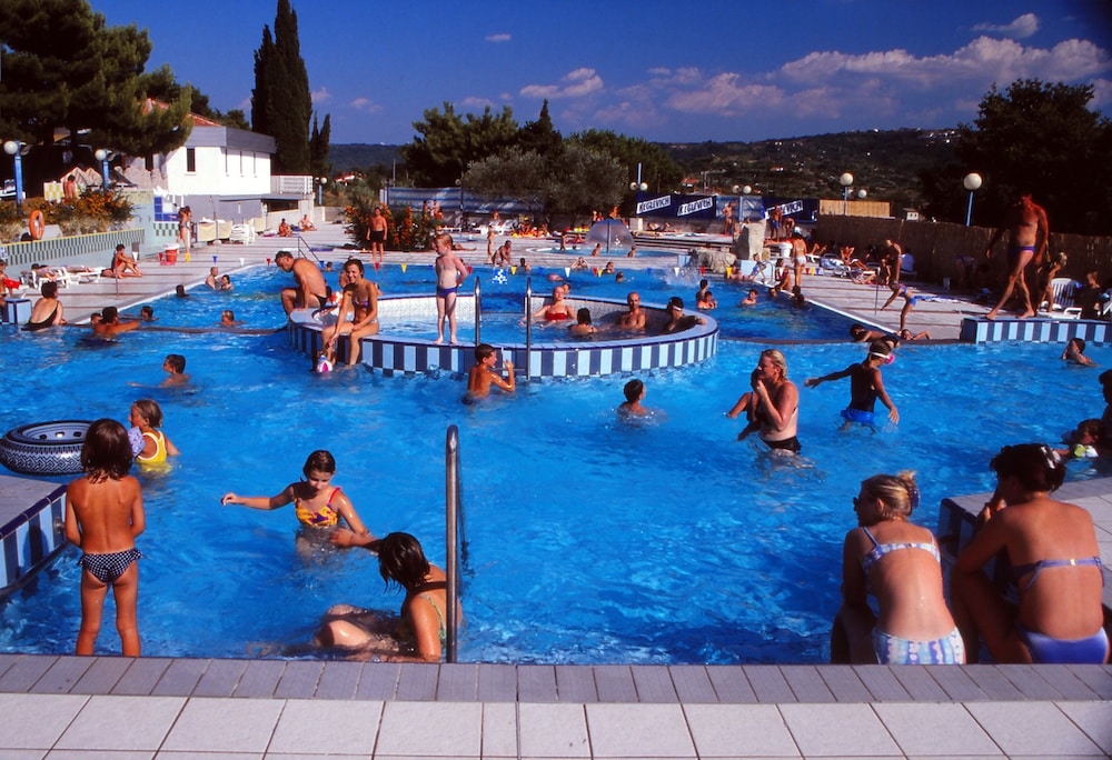 Belvedere Resort Hotels 52/62