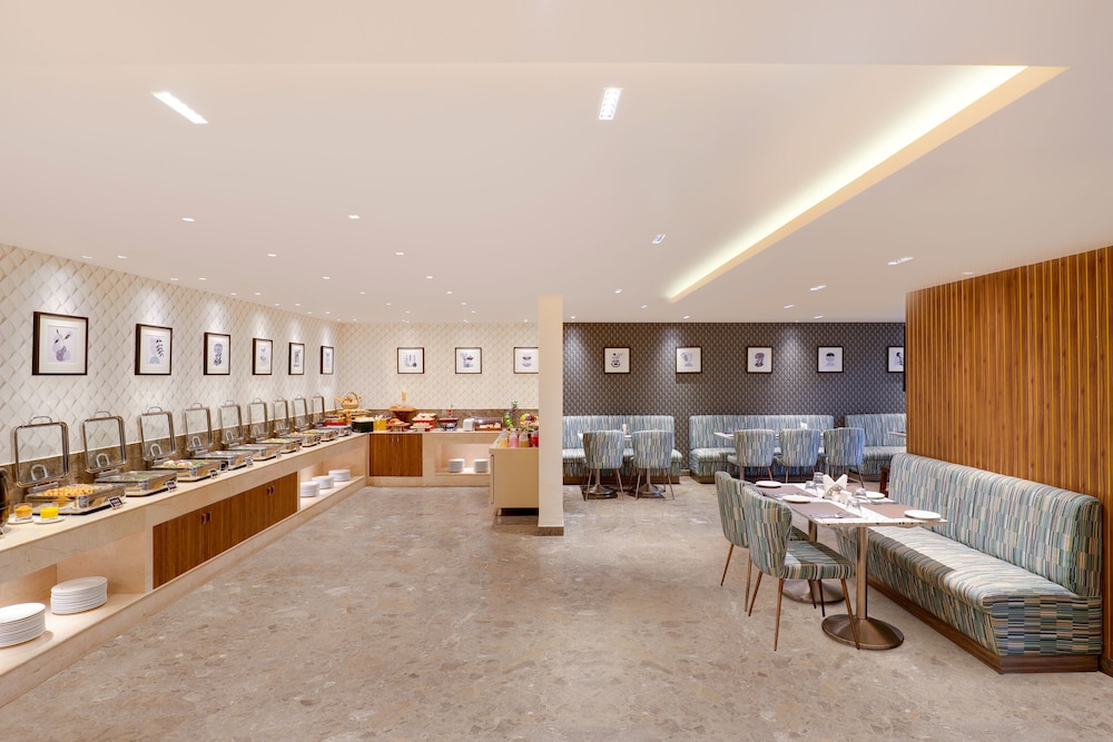 Royal Orchid Suites 41/58