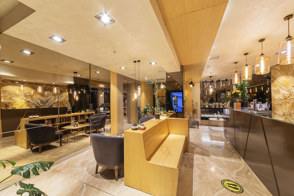 Ayramin Deluxe Hotel 13/78