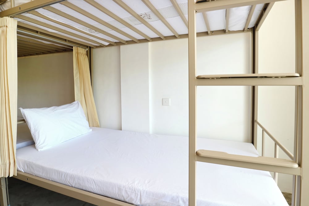 8 Bed Mixed Dormitory