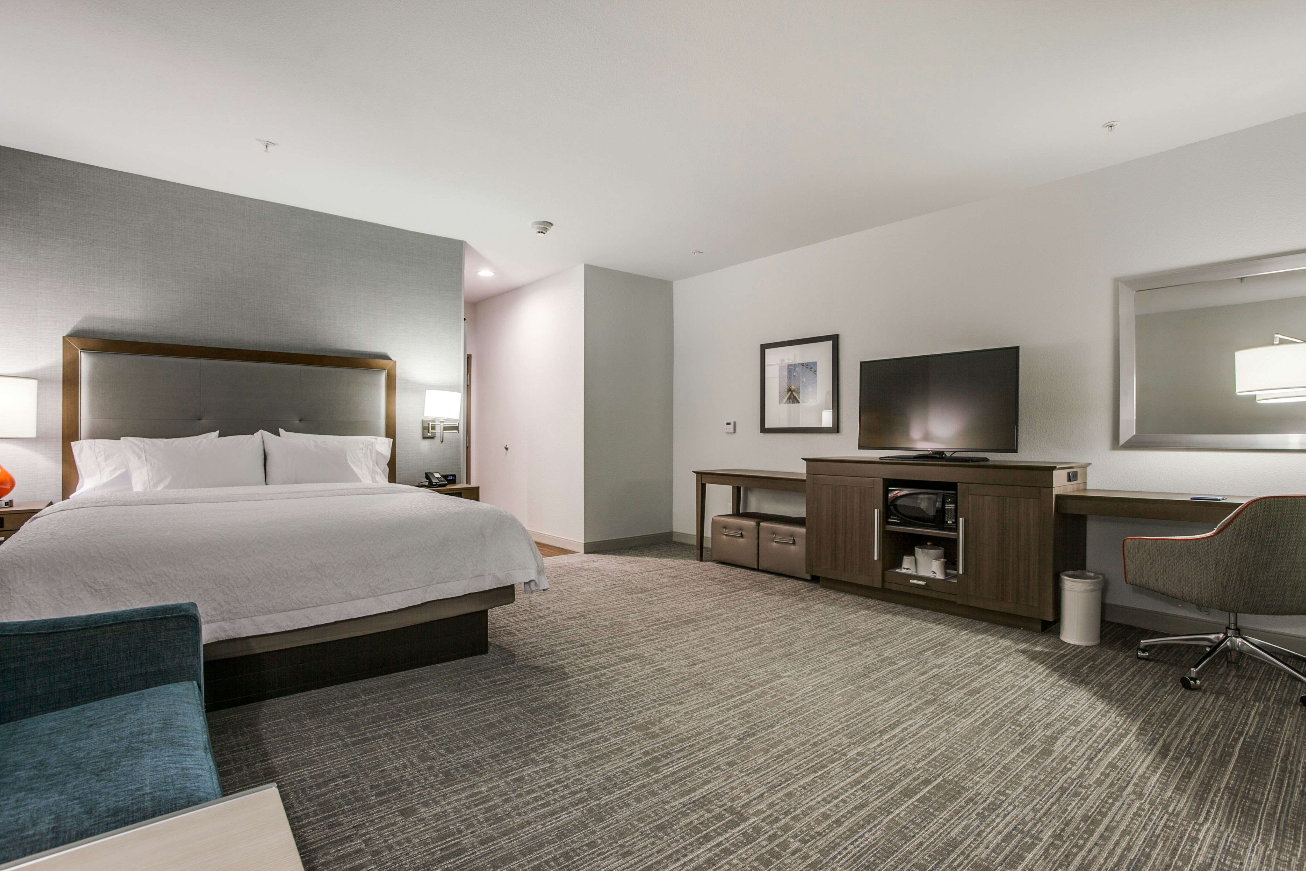 ROOM, KING BED, ACCESSIBLE