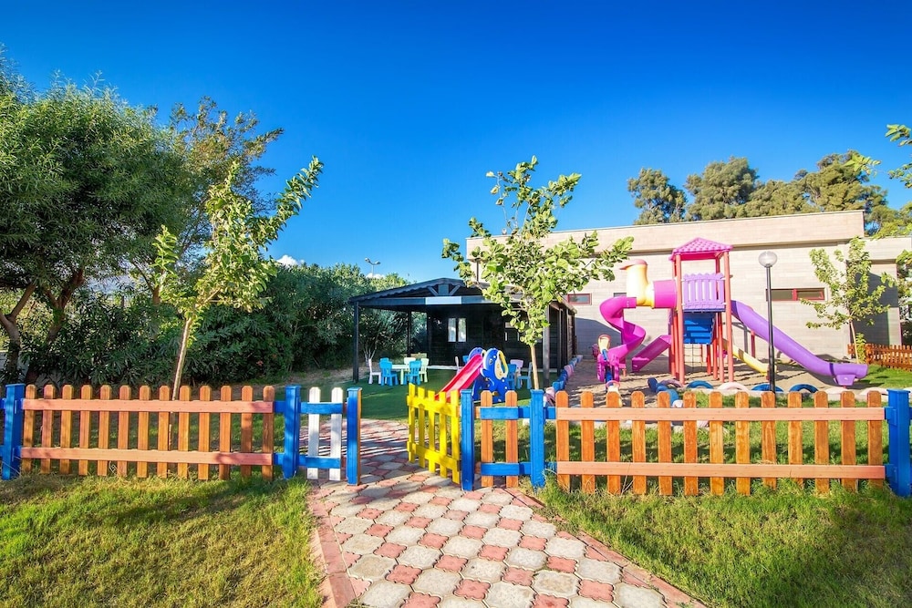Grand Sahin s Gumuldur Resort 72/82