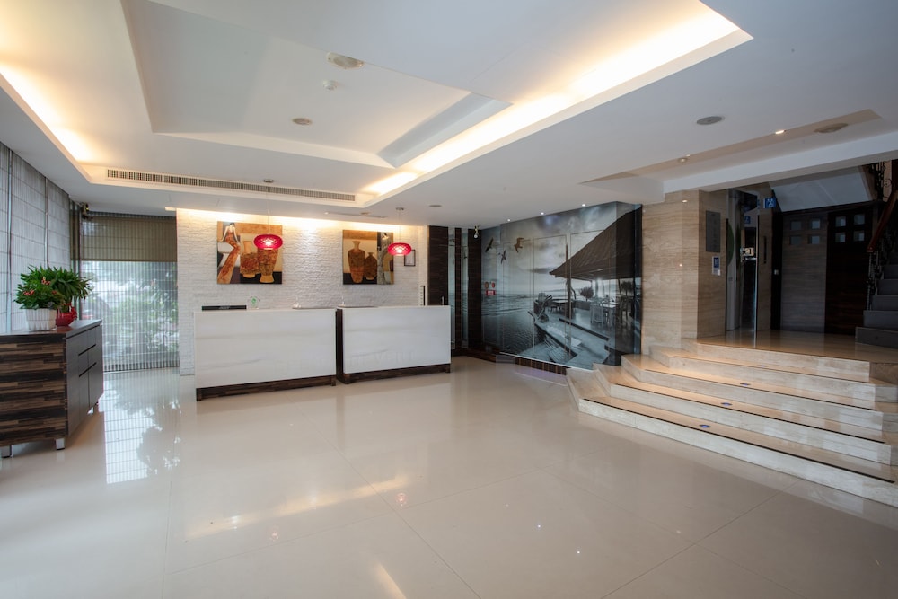 See S Revert Hotel 6/53