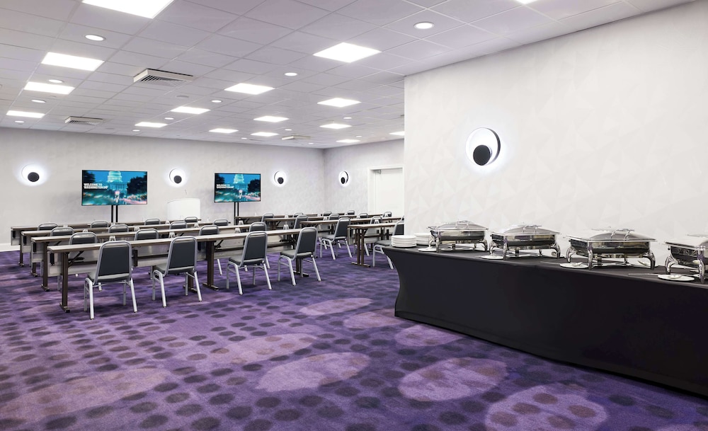 YOTEL Washington DC, Select by Hilton 40/50