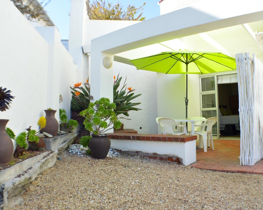 Small Bay Guest House 15/18