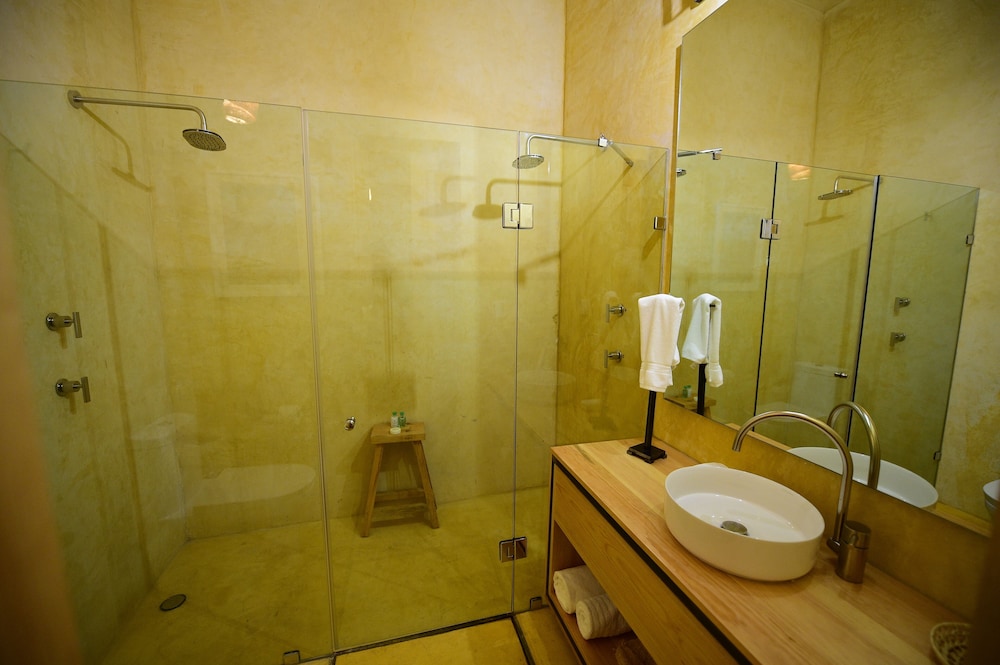 Hotel Los Amantes 42/50