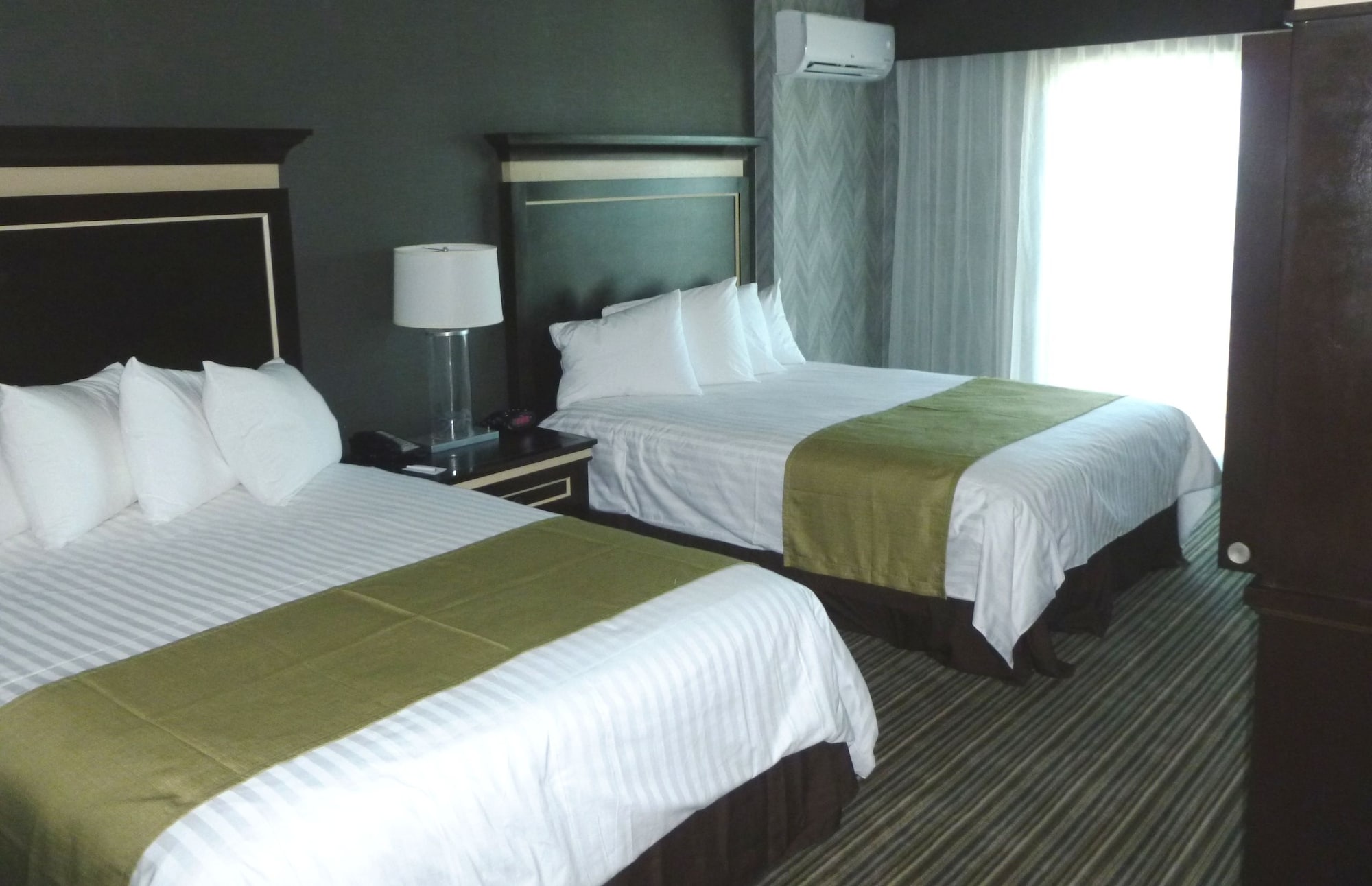 Cove, 2 Queen Beds