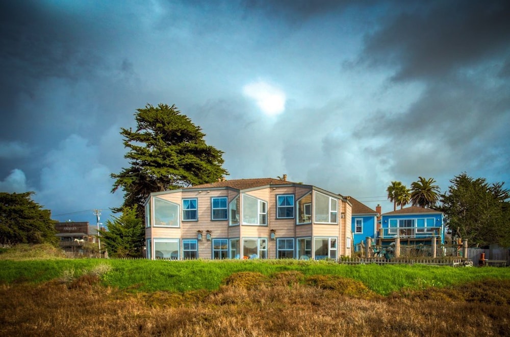 Captain's Inn At Moss Landing 3/74