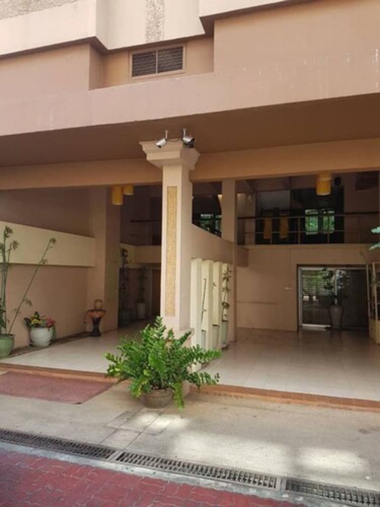 Maninarakorn Hotel 5/49