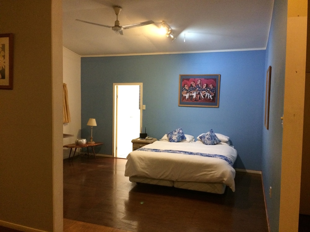1 BEDROOM, GARDEN