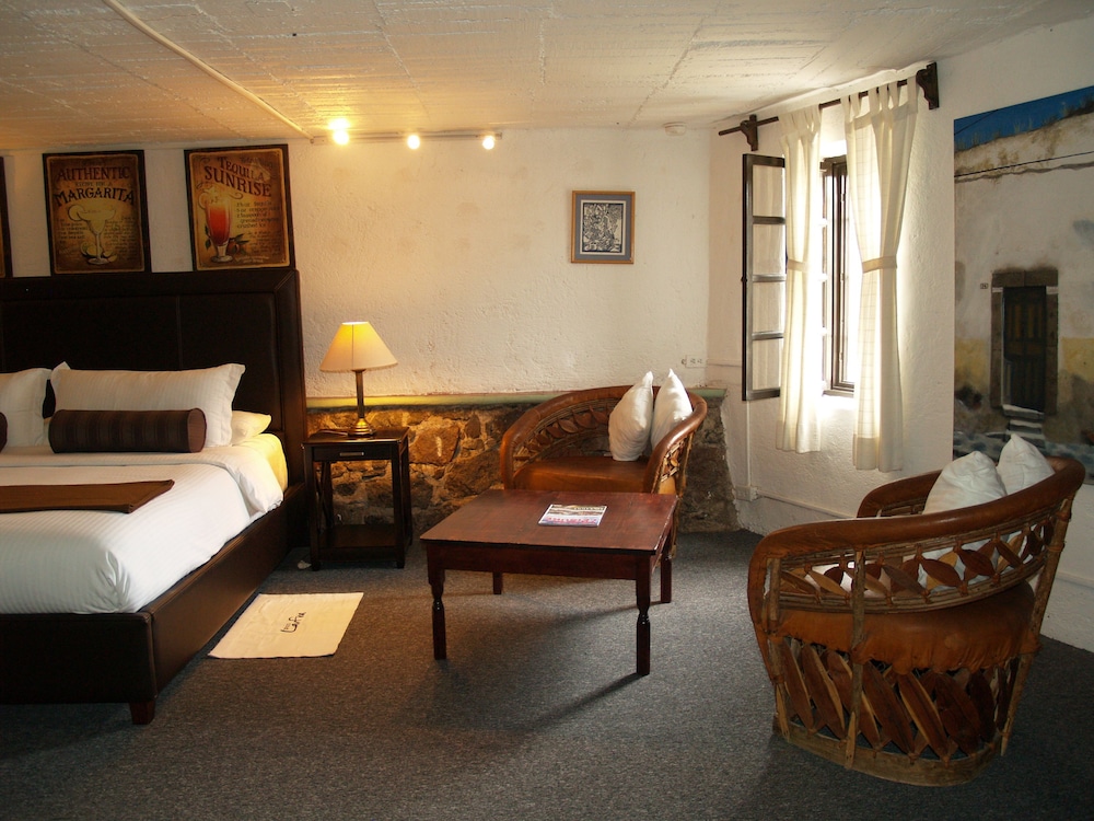 Los Agaves Hotel 40/52