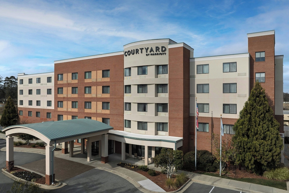 Courtyard Greensboro Airport 4/60