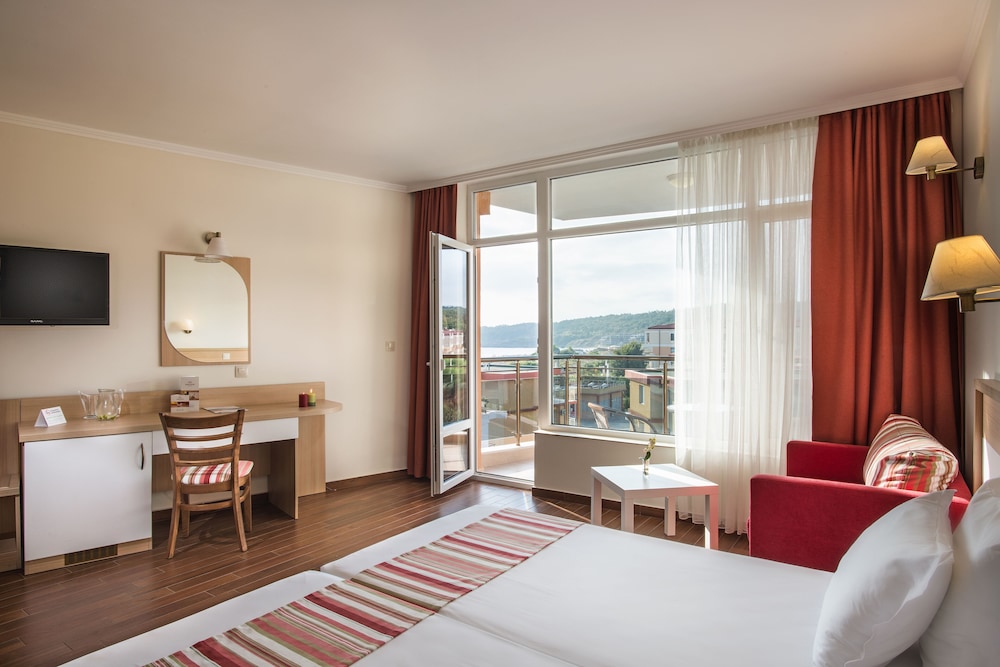 Miramar Hotel 14/50