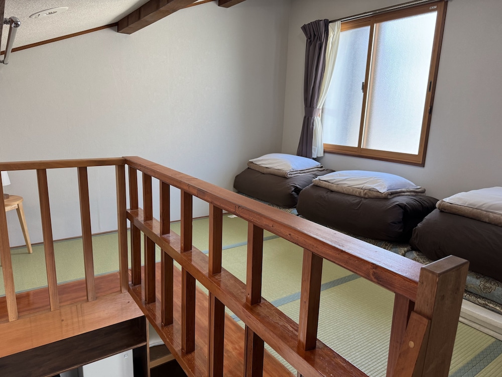 Japanese, Loft, Twin Beds, 3 Futon Beds, Shared Bathroom, No Parking