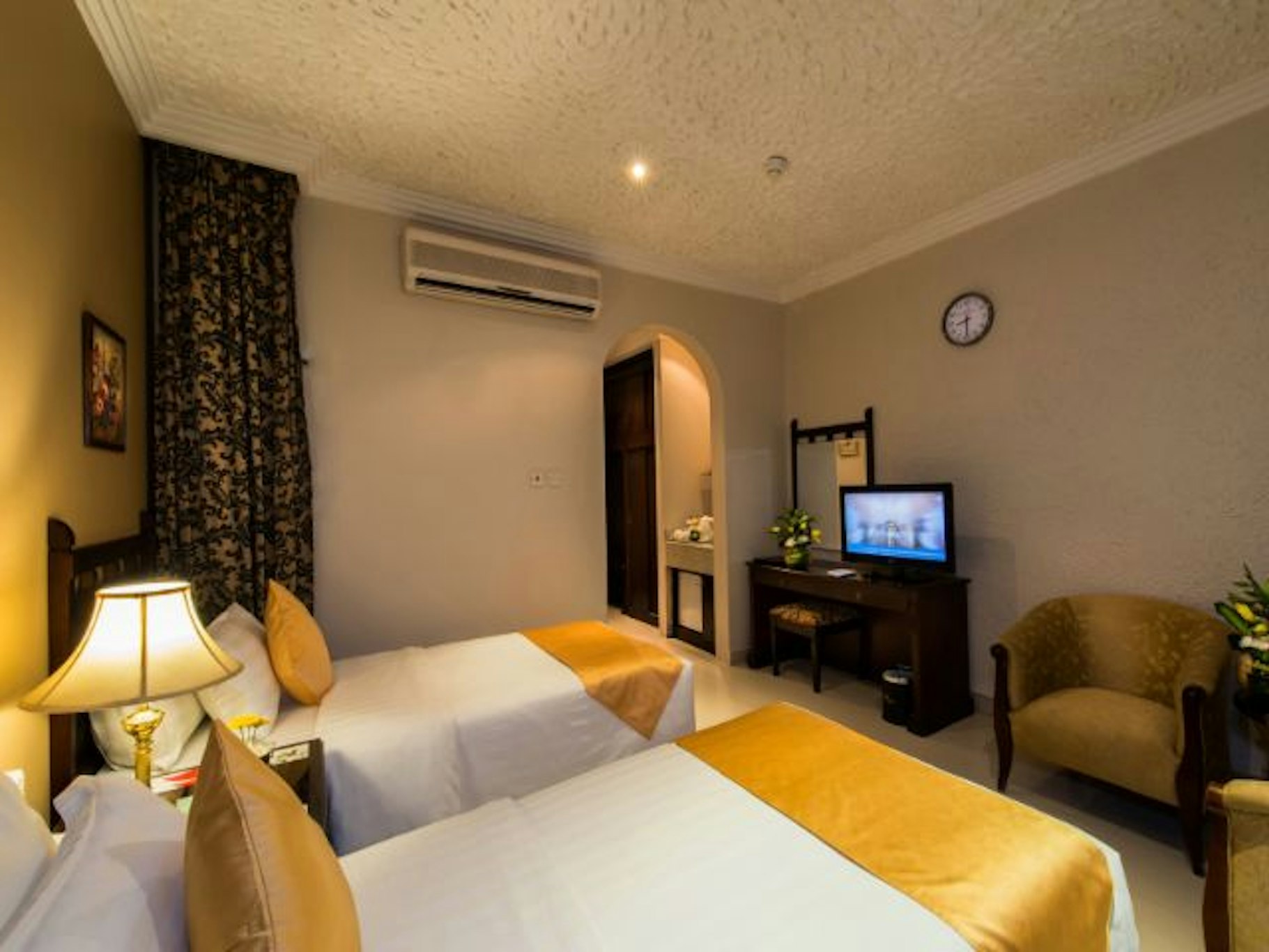 2 Bedroom Suite + 1 Bathroom