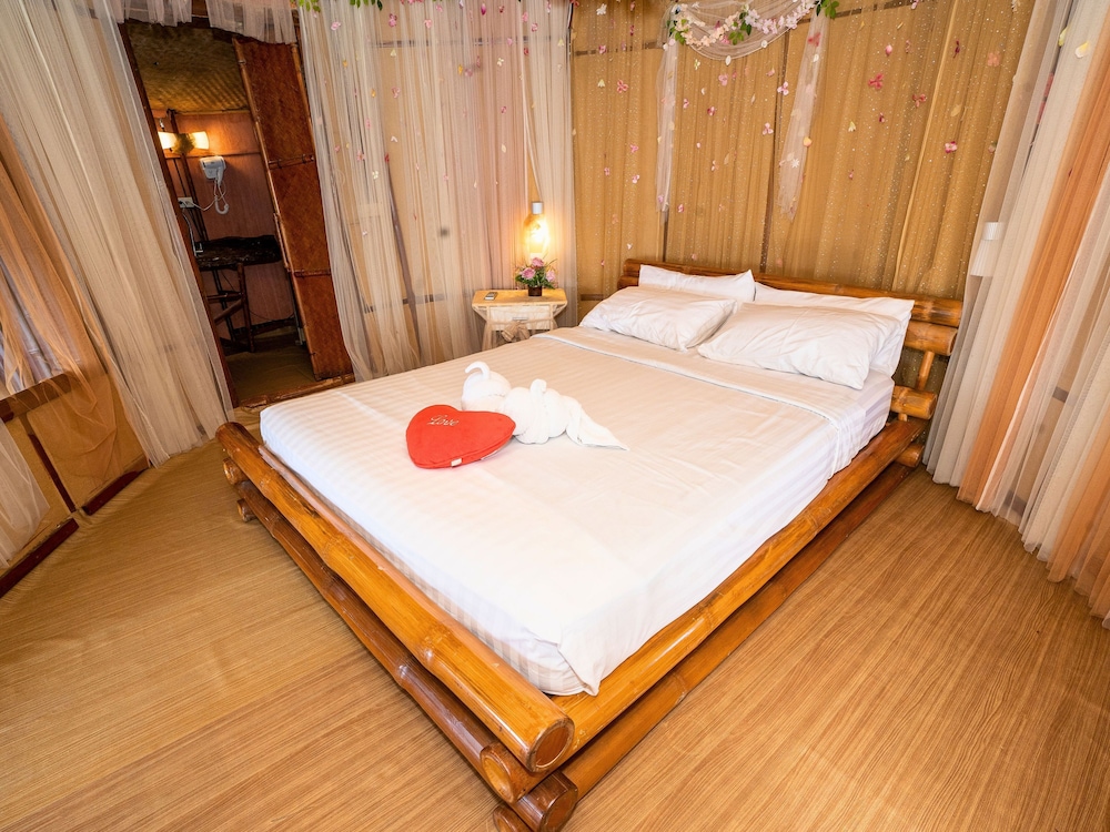 Paree Hut Resort Koh Sichang 11/43