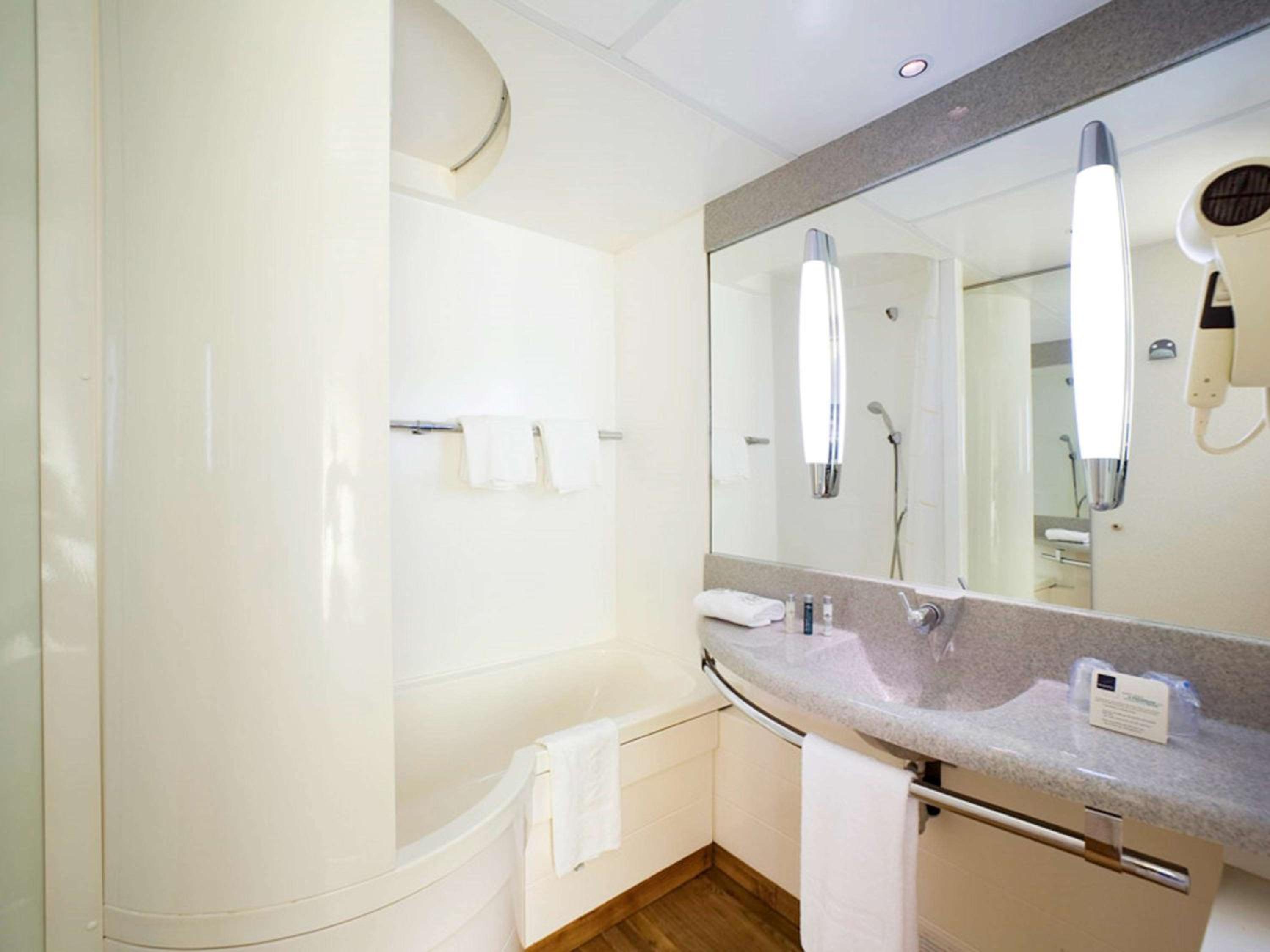غرفة كلاسيكية بسرير كوين مع أريكة، Novotel Marseille Est 6/7