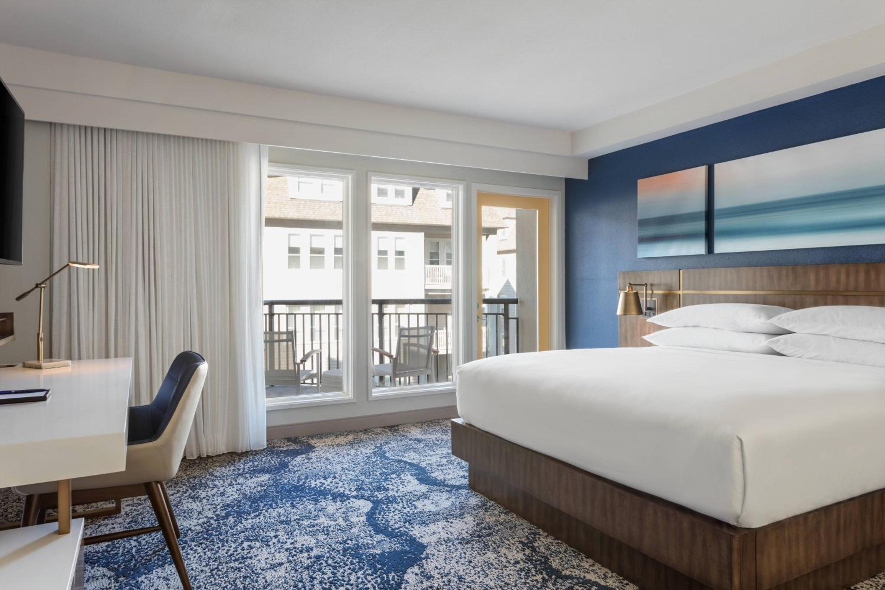 Suite, King Bed, Partial View, Sofa