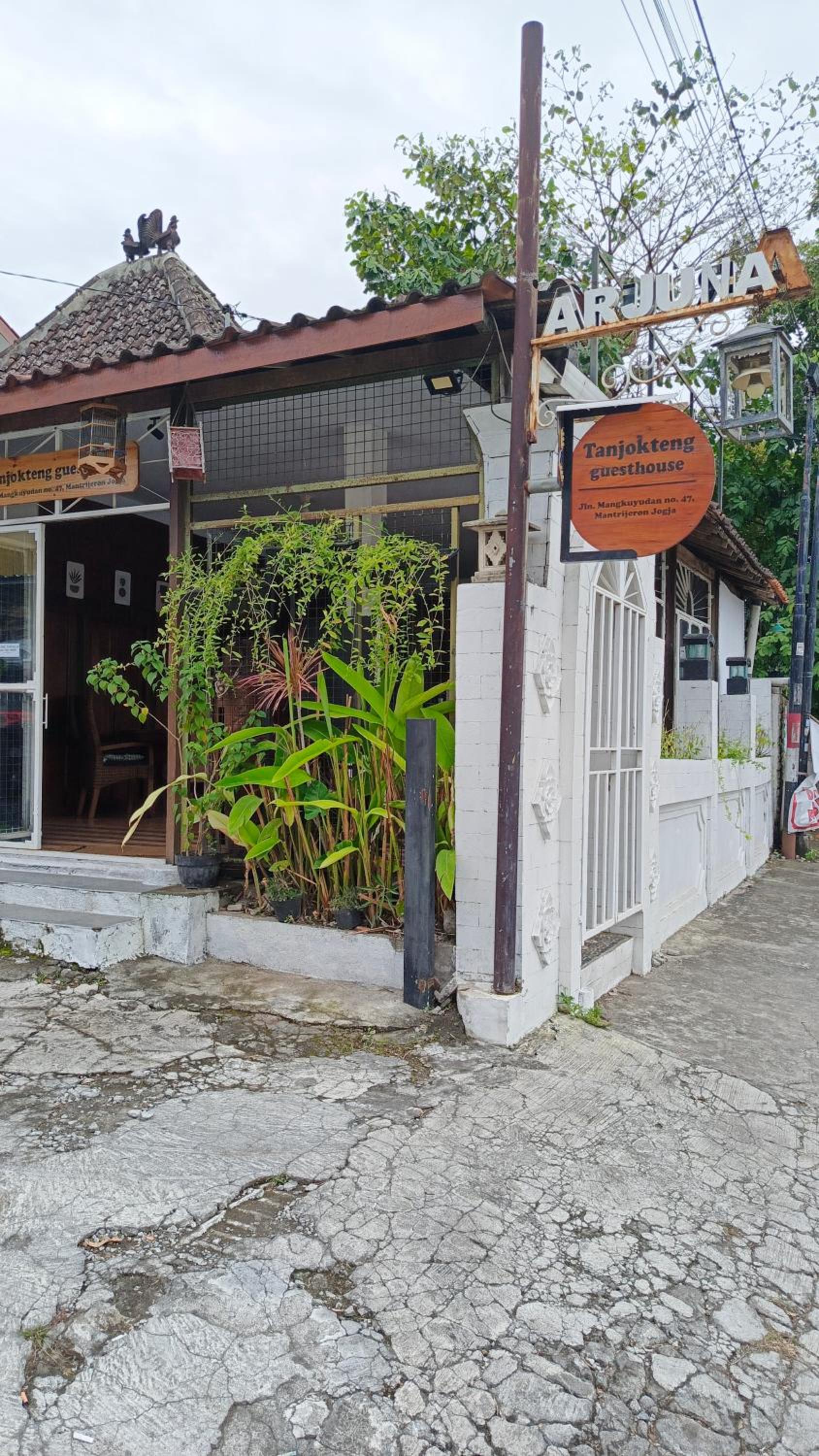 OYO 4016 Tan Jokteng Guest House 46/51