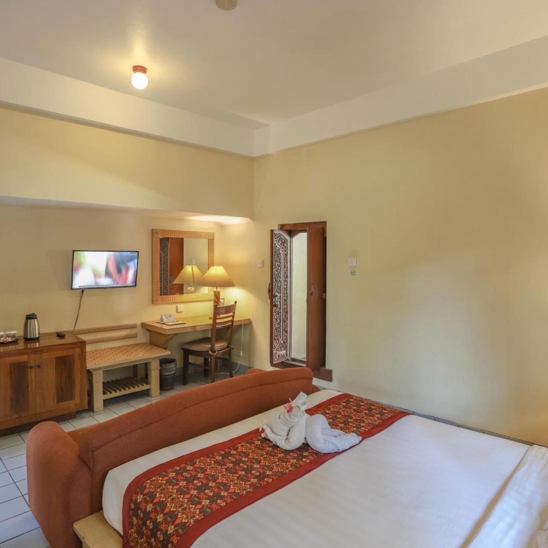 Deluxe, Double or Twin Bed, Pool Access