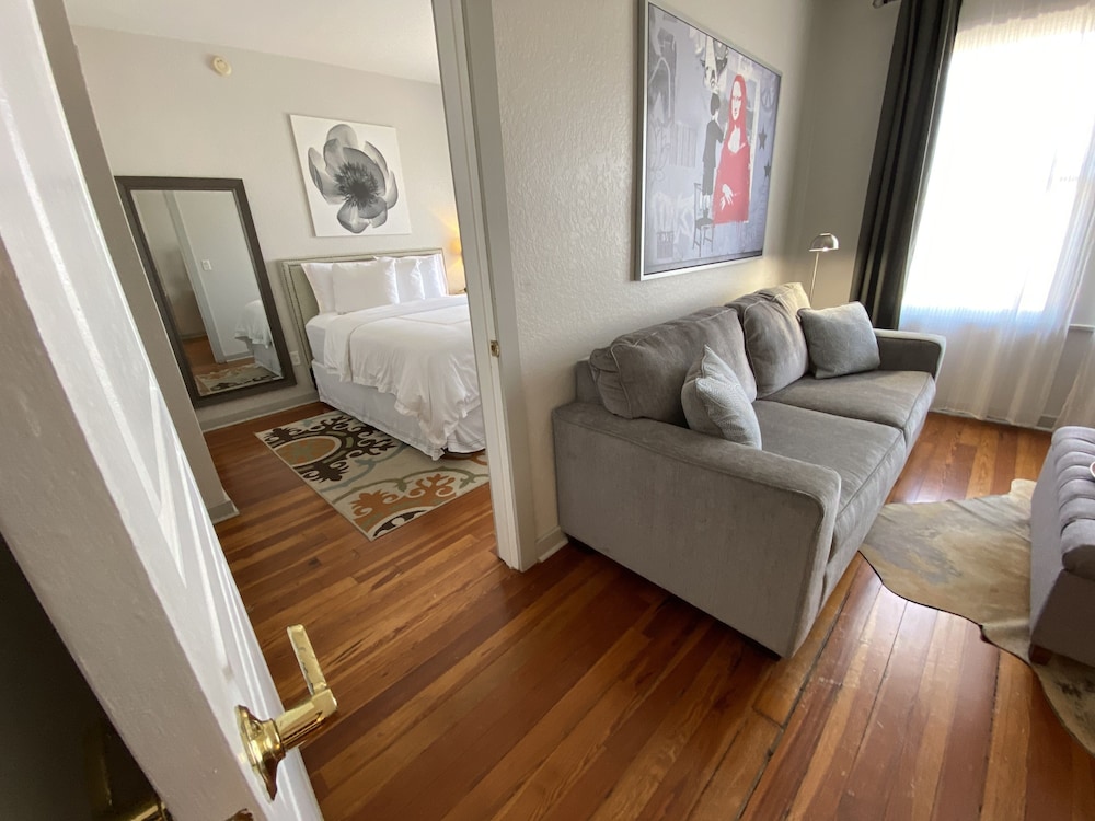 Artisan Downtown 56/80