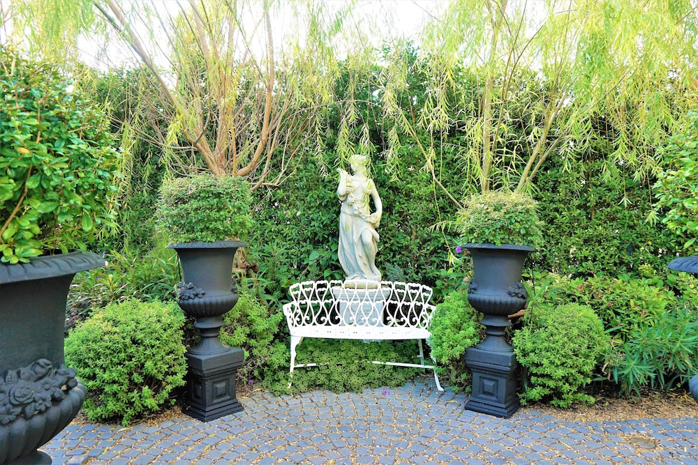 Marquise Boutique Hotel 59/64