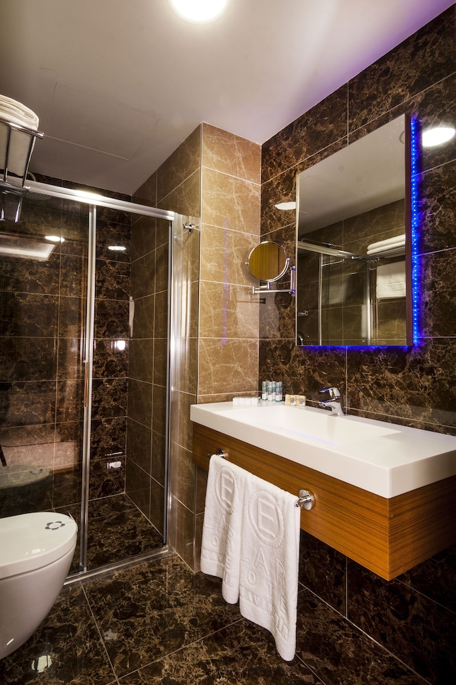 Majura Hotel 49/50