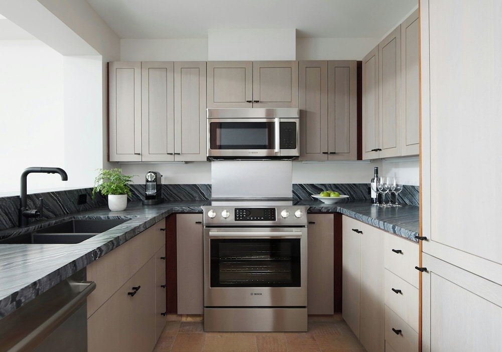 Town House, 2 King Beds, Sofa، Four Seasons Resort Whistler 5/5