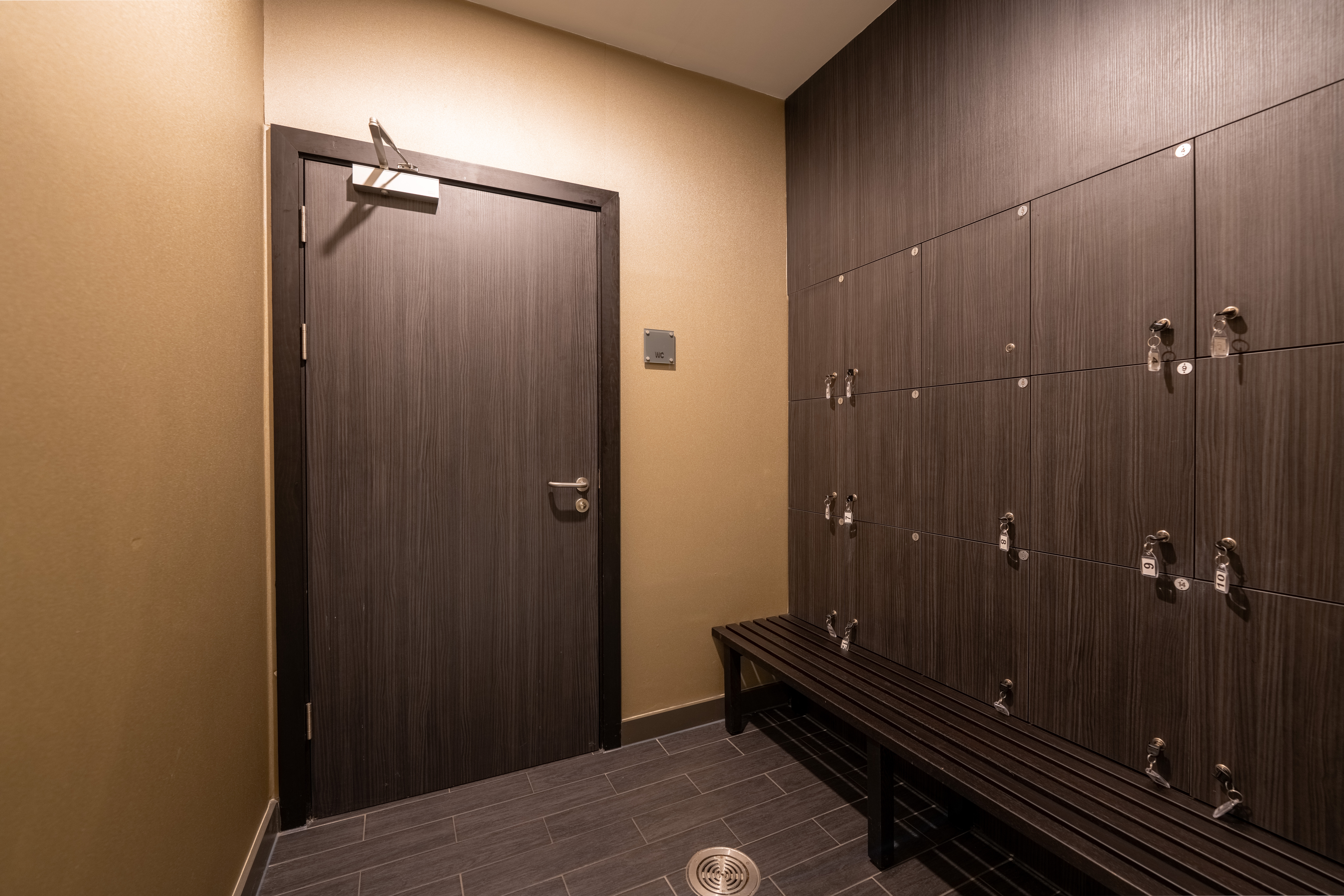 CROWNE PLAZA ABERDEEN AIRPORT 23/50