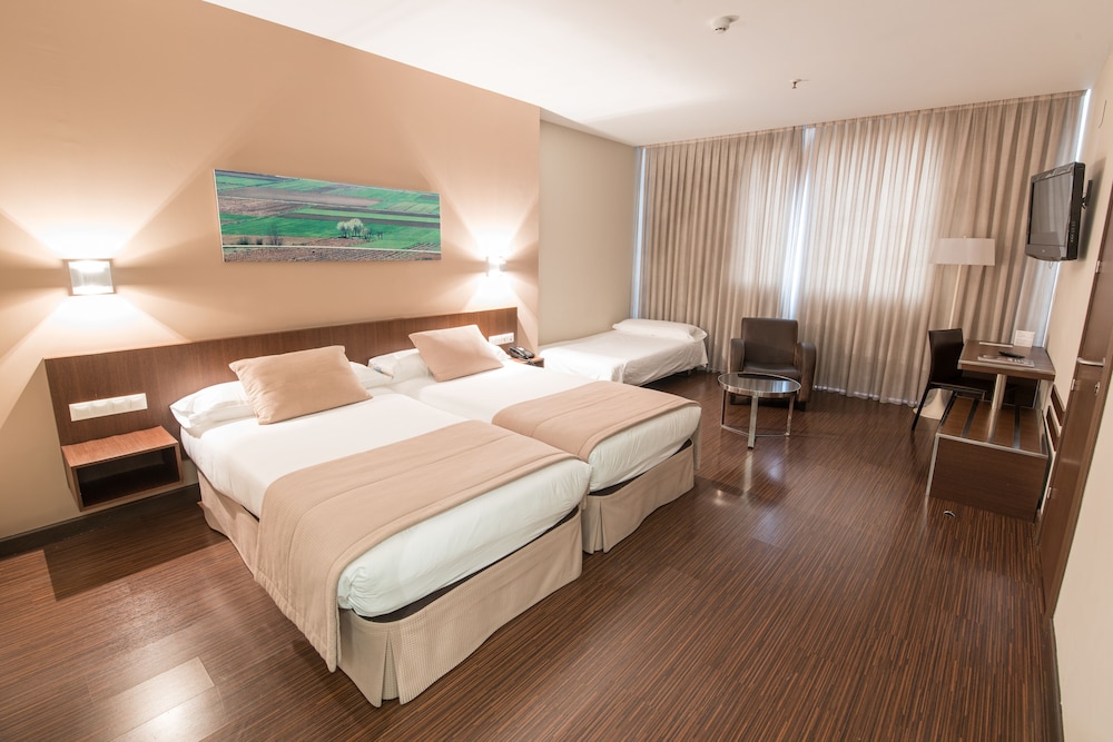 ROOM, TRIPLE