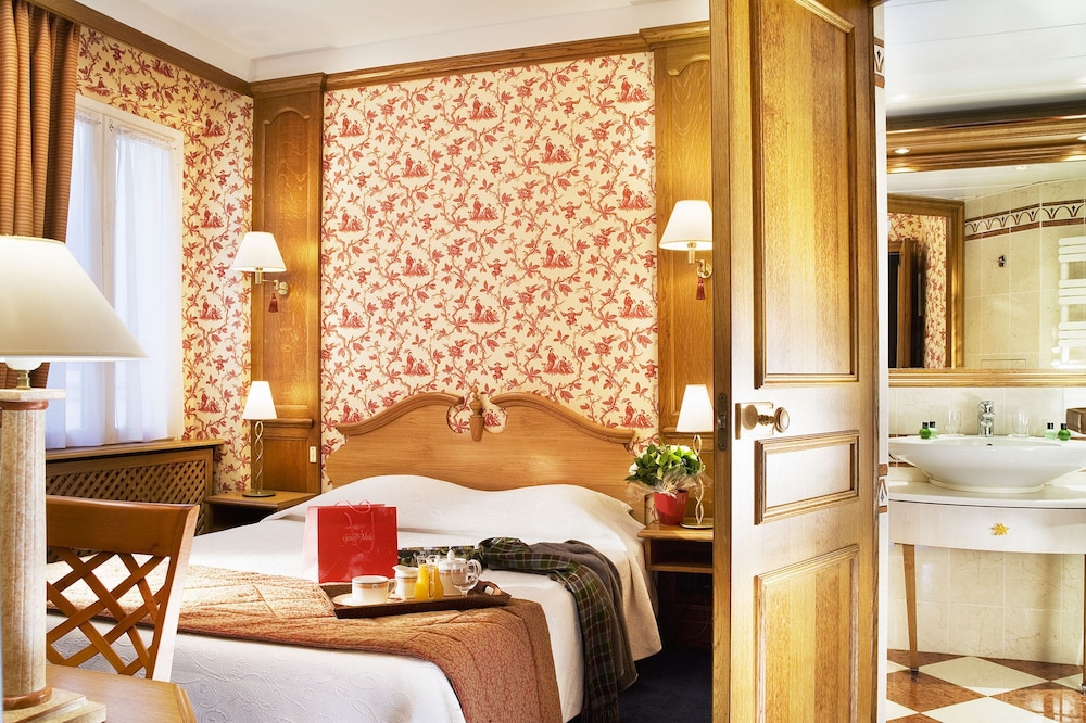 Hotel De Fleurie 50/50