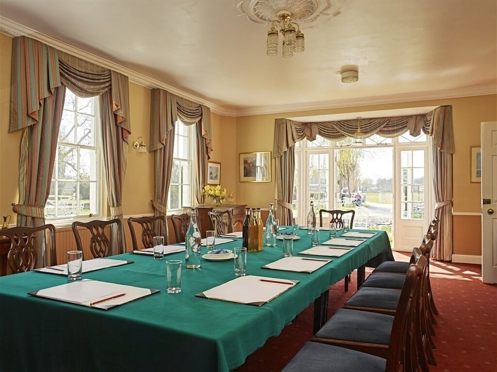 Corse Lawn House Hotel 40/49