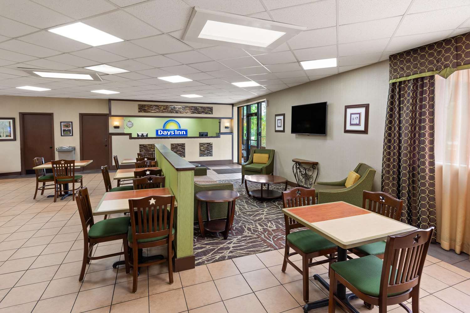 Days Inn by Wyndham Knoxville East 23/31
