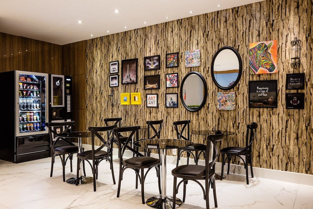 Vogue Hotel 42/60
